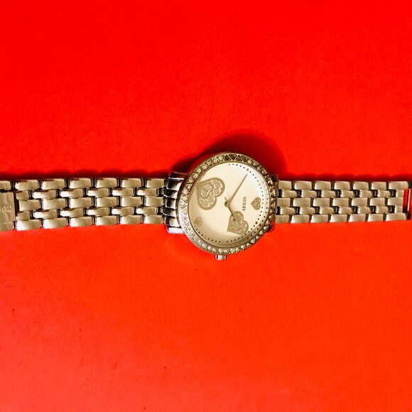 Guess Crystal Hearts Ladies Silver Tone Bracelet Watch Wrist Size 6" - Picture 5 of 5